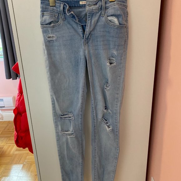 Levis Light Wash Skinny Jeans - Picture 2 of 7